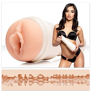 Fleshlight Emily Willis pe Vibreaza.ro