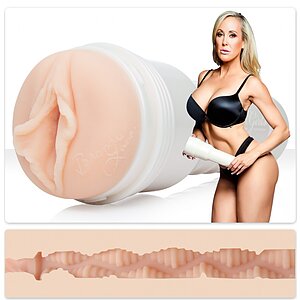 Masturbator Brandi Love Heartthrob pe Vibreaza.ro
