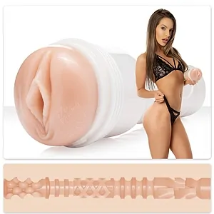 Masturbator Kimmy Granger pe Vibreaza.ro