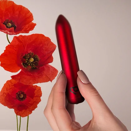 Rocks Off Mini Vibrator — 16 Moduri, Reîncărcabil Roșu